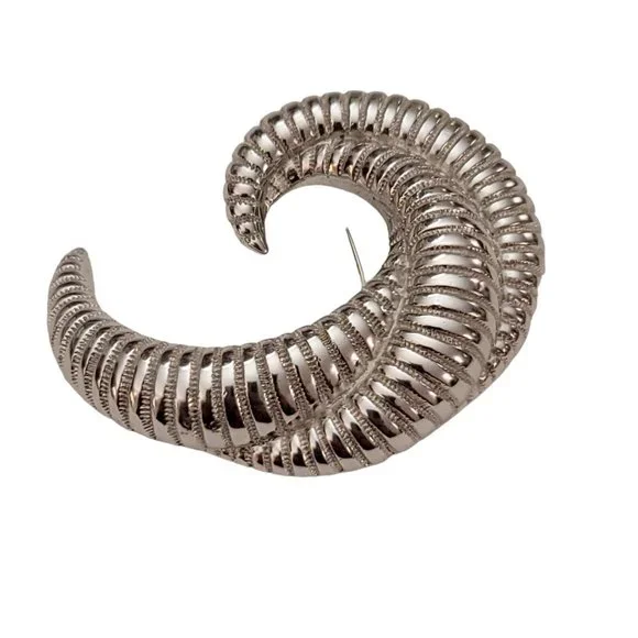 Monet Vintage Silvertone Modernist Horn Style Ribbed C-Shaped Brooch Signed K752